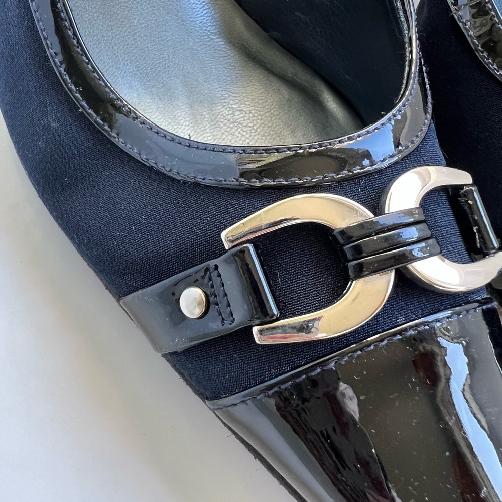 Stuart Weitzman Black Patent and Navy Leather Heels size 9 - Picture 2 of 8